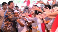Momen Prabowo Disambut Tarian dan Senyum Ratusan Anak-Anak di Bali