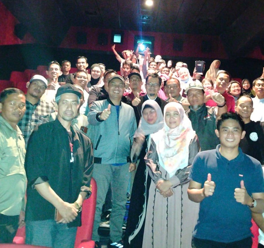 Fasilitasi Nobar Film Solata di Palopo, Ketua PGRI Luwu Utara Fasilitasi Nobar Film Solata di Palopo, Ketua PGRI Luwu Utara Apresiasi Bupati