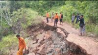 BPBD Luwu Timur Gerak Cepat Cek Jalan Ambles di Desa Tarabbi